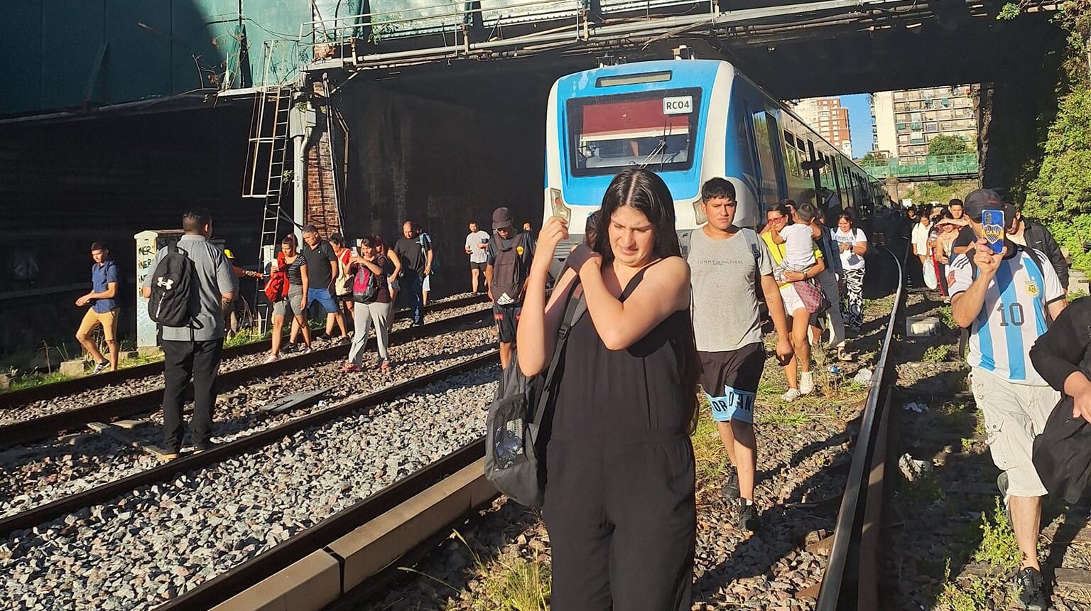 El Tren Sarmiento Normalizó Su Servicio Tras El Retiro De Un Chapón Que Rozó Una Formación En 7098