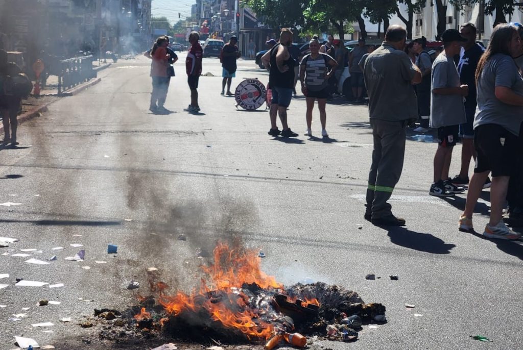 protesta-municipales-moron-s